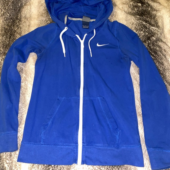 Nike Tops - Nike sweater